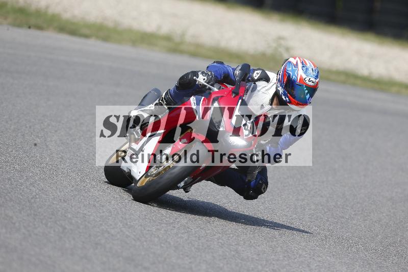 Archiv-2025/49 26.08.2025 Cornu Master School ADR/rot-rouge/37